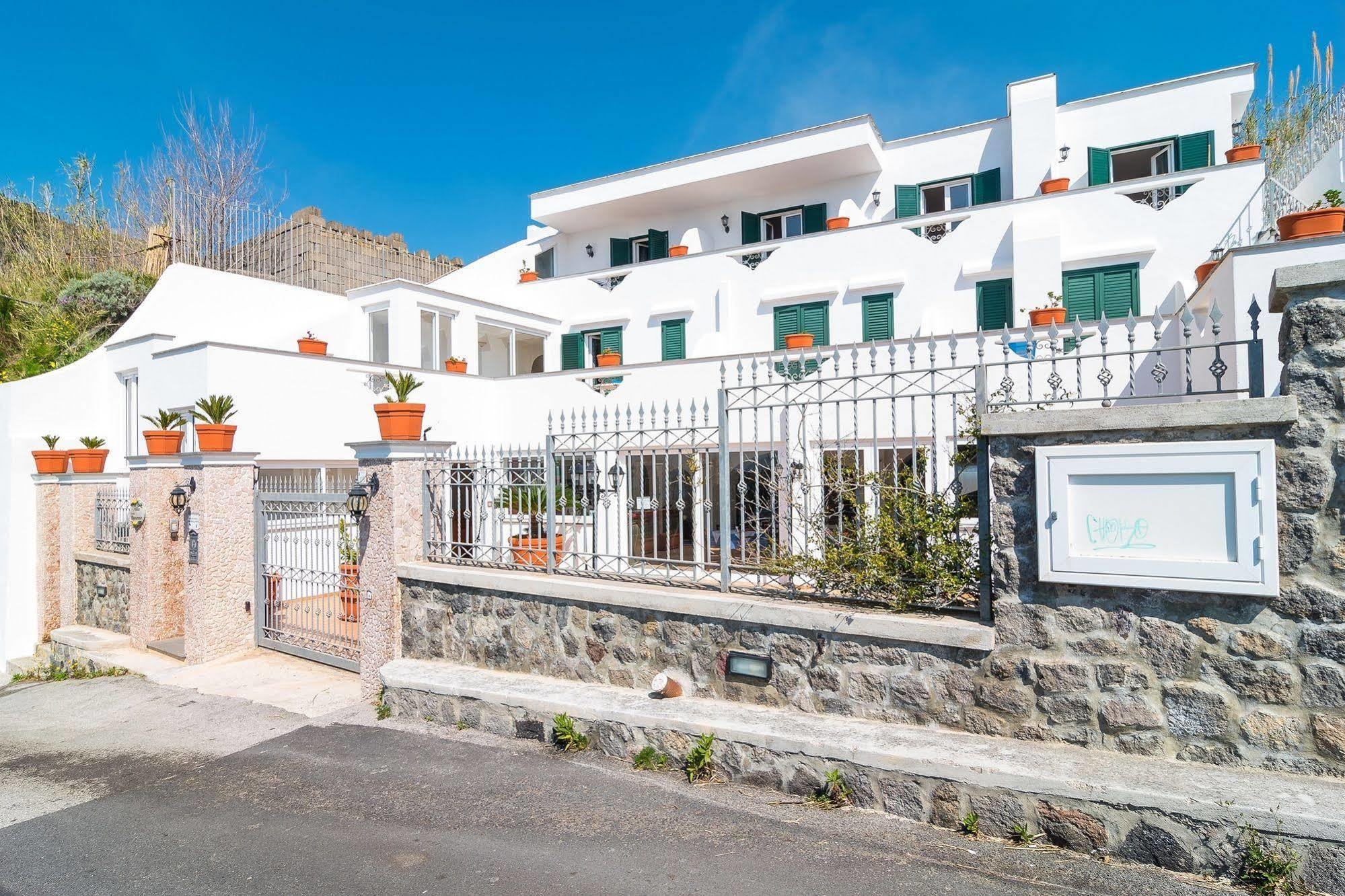 ホテル　ヴィラ　フメリエ Forio di Ischia エクステリア 写真